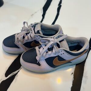 NIKE Dunk Low SE Copper Swoosh / Thunder Blue - EUC sz 1.5Y